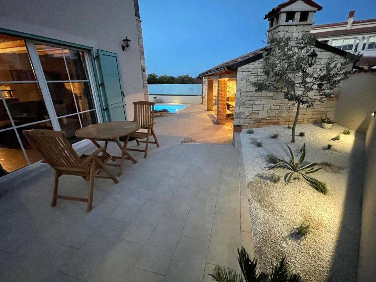 Villa Aurelia - 4 Sterne mit privatem Pool&Meerblick Kavran Exterior foto